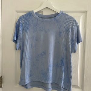 Lululemon T-shirt size 4